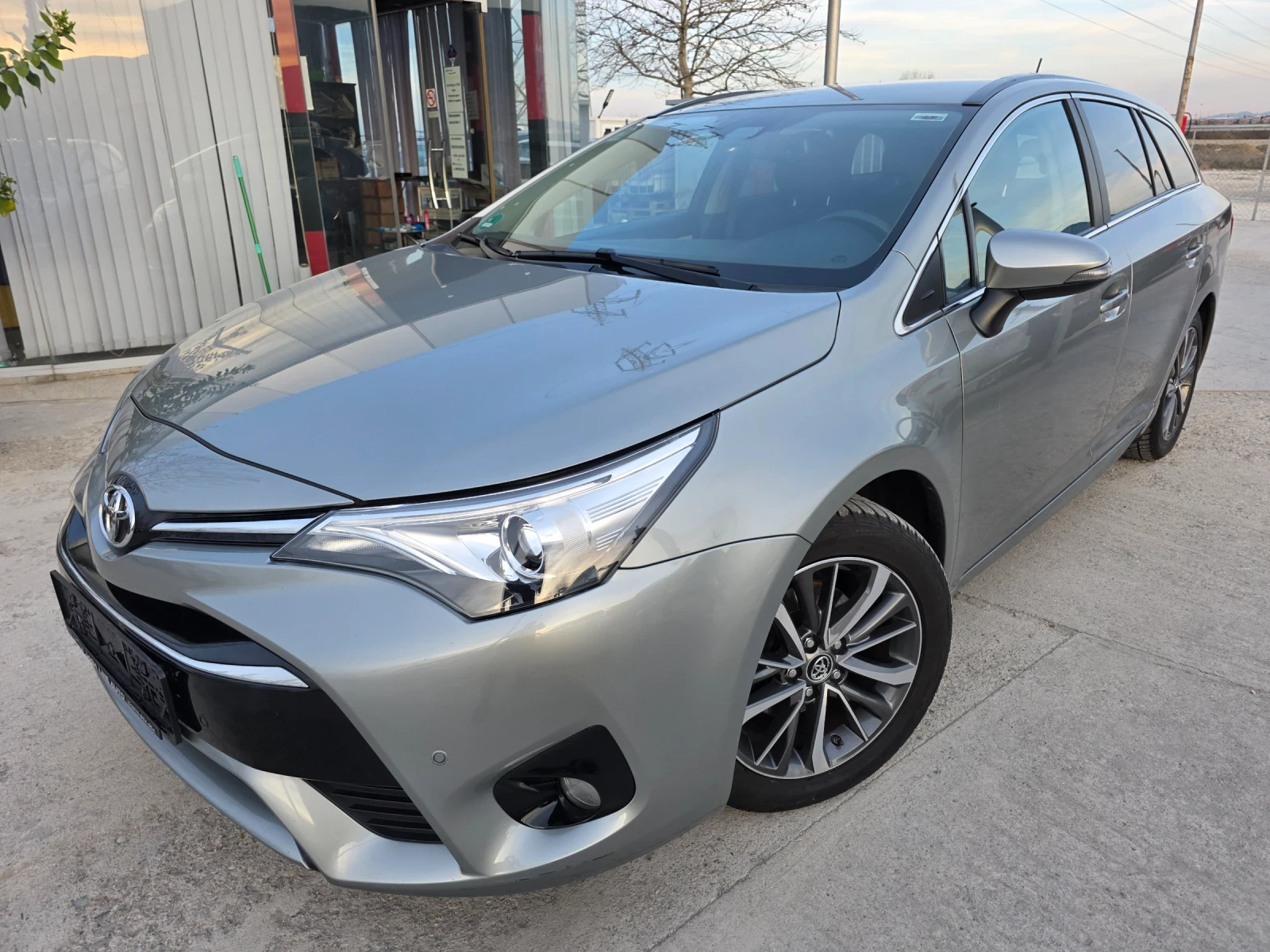 Toyota Avensis 1.8 VVTi KeyLess Go Navi Камера Евро 6 | Mobile.bg — изображение 1