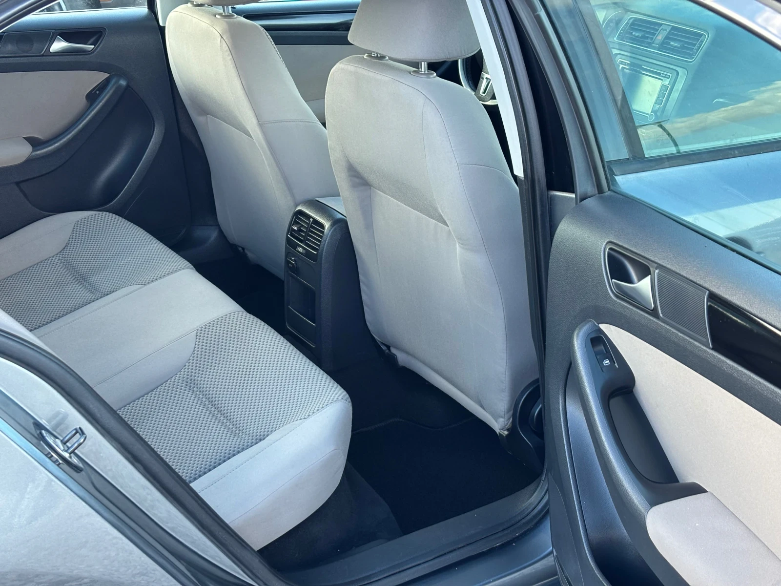 VW Jetta 1.6TDI DSG | Mobile.bg   12