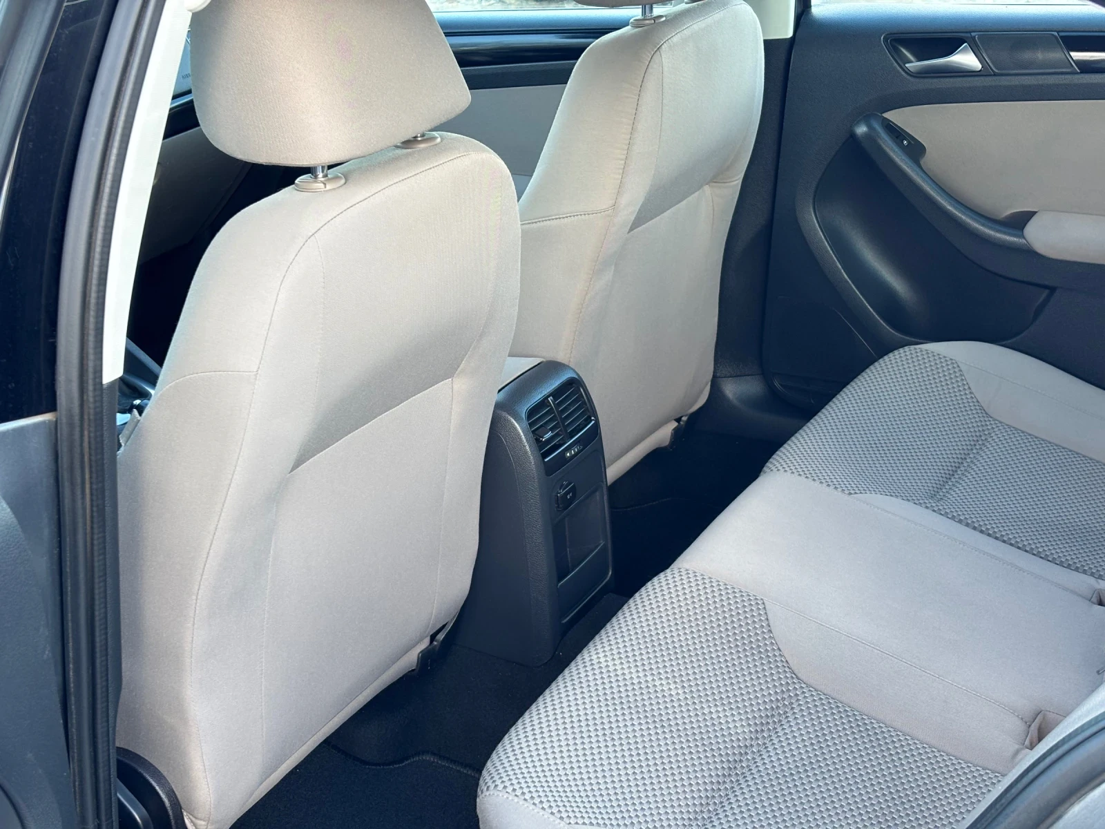 VW Jetta 1.6TDI DSG | Mobile.bg   11