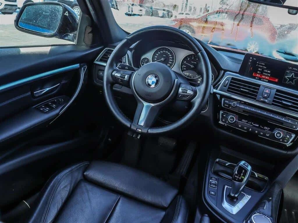 BMW 330 * AWD | M SPORT | LEATHER | CARPLAY * CARFAX * ЦЕН, снимка 12 - Автомобили и джипове - 53760377
