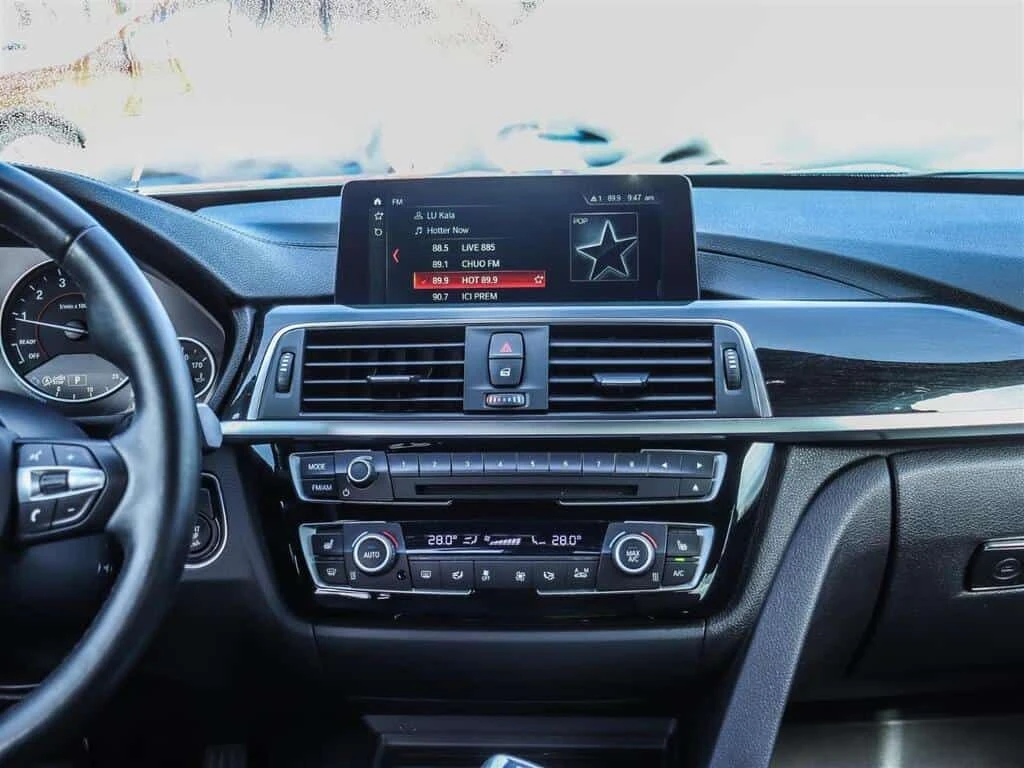 BMW 330 * AWD | M SPORT | LEATHER | CARPLAY * CARFAX * ЦЕН, снимка 14 - Автомобили и джипове - 53760377