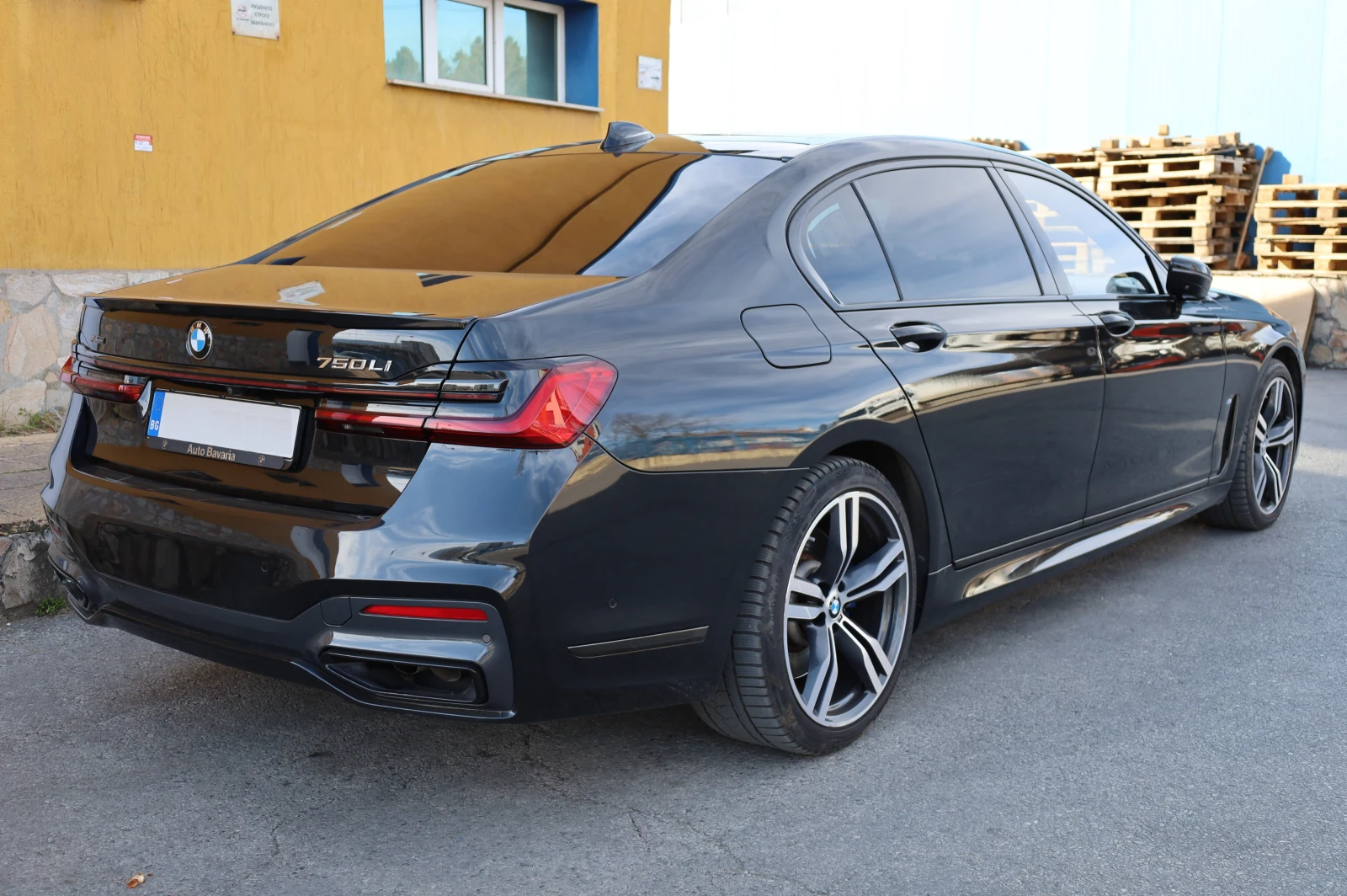 BMW 750 LI M-PAKET* xDRIVE* B&W* 3-TV* PANO* 360* , снимка 6 - Автомобили и джипове - 53812926