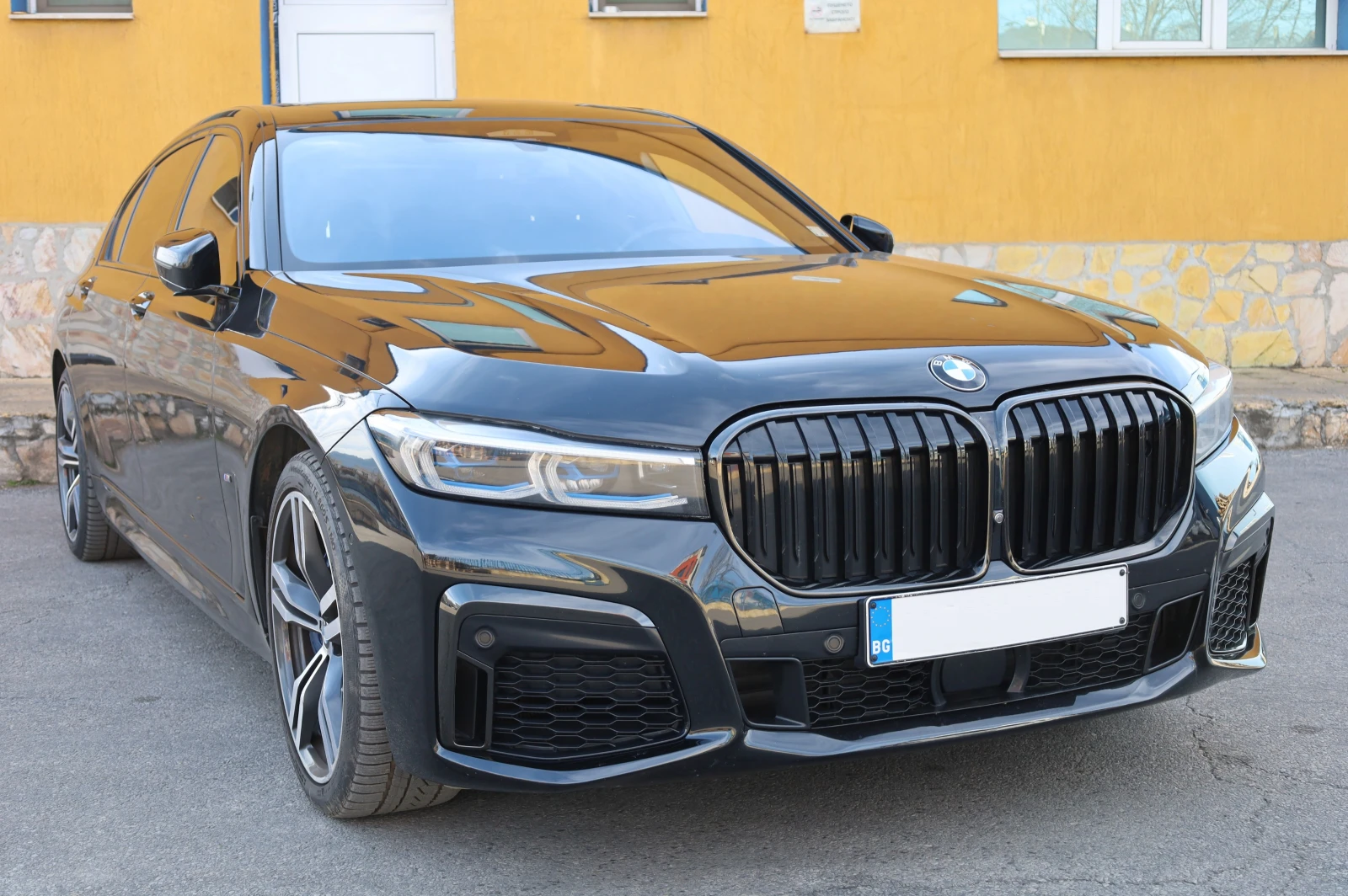 BMW 750 LI M-PAKET* xDRIVE* B&W* 3-TV* PANO* 360*  | Auto.bg — изображение 1