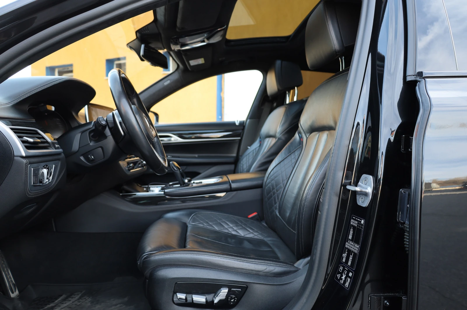 BMW 750 LI M-PAKET* xDRIVE* B&W* 3-TV* PANO* 360* , снимка 9 - Автомобили и джипове - 53812926