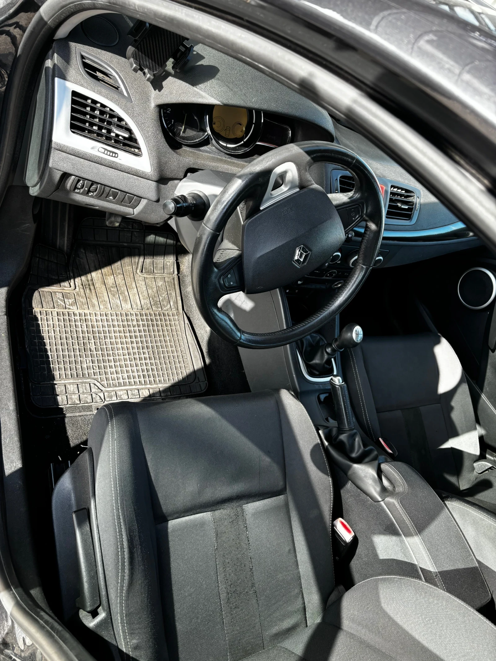 Renault Megane 1, 5 dci, снимка 3 - Автомобили и джипове - 53947045