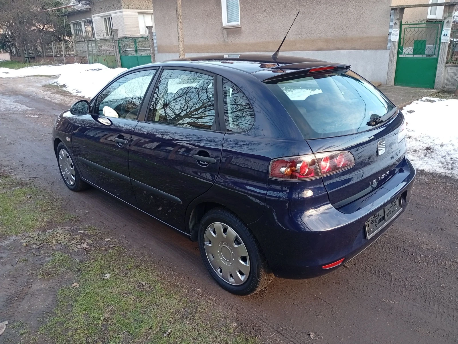 Seat Ibiza 1.2 i, снимка 7 - Автомобили и джипове - 53950042