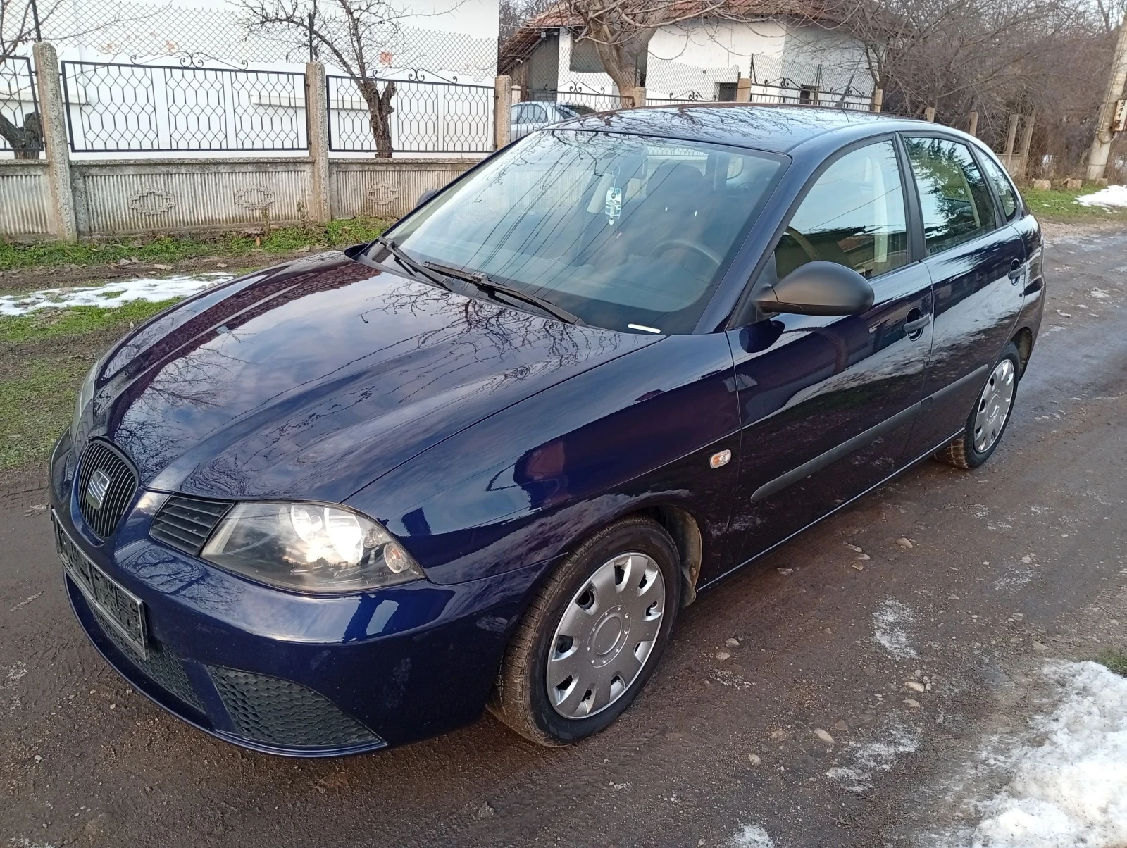 Seat Ibiza 1.2 i, снимка 2 - Автомобили и джипове - 53950042