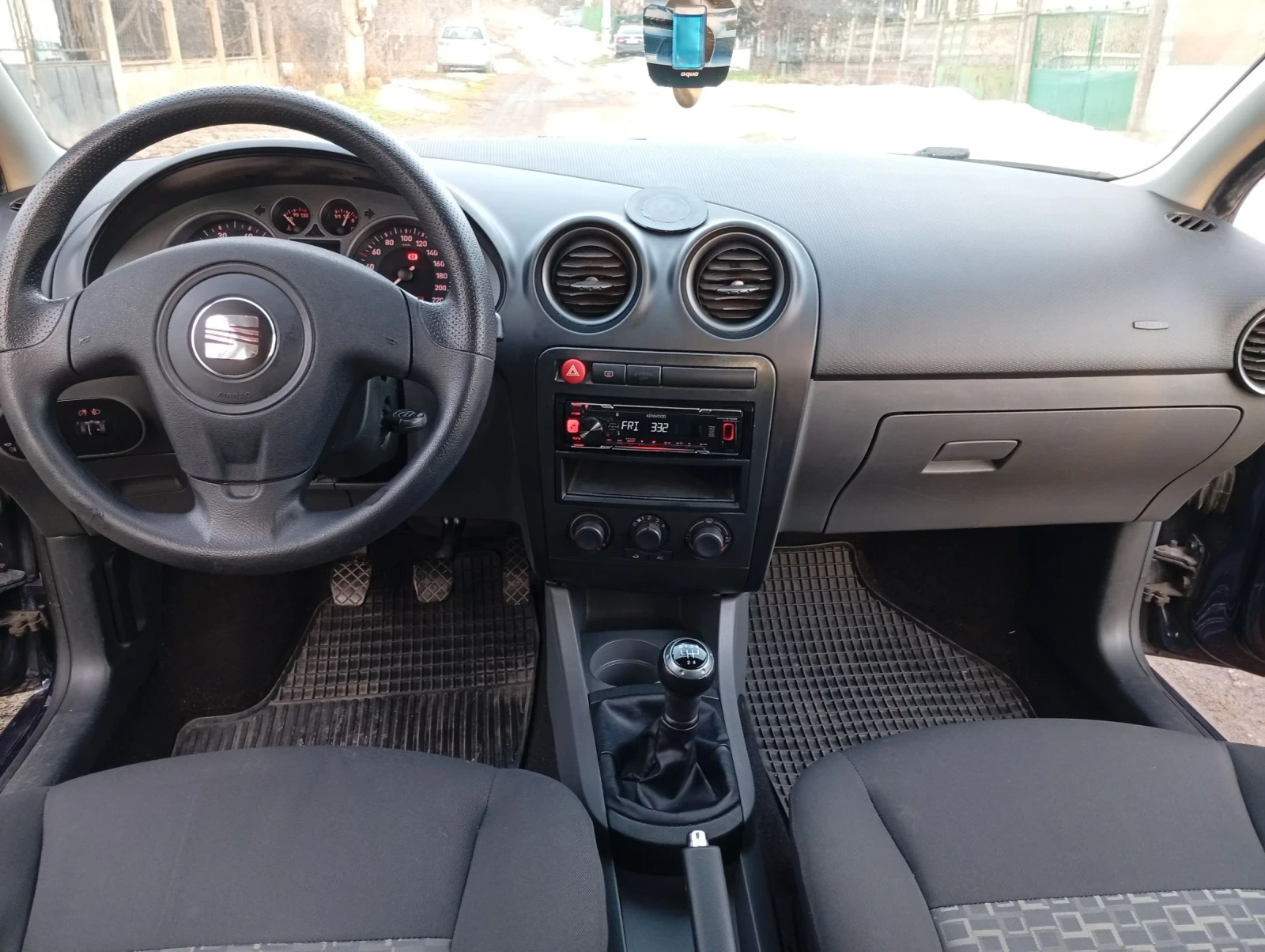 Seat Ibiza 1.2 i, снимка 12 - Автомобили и джипове - 53950042
