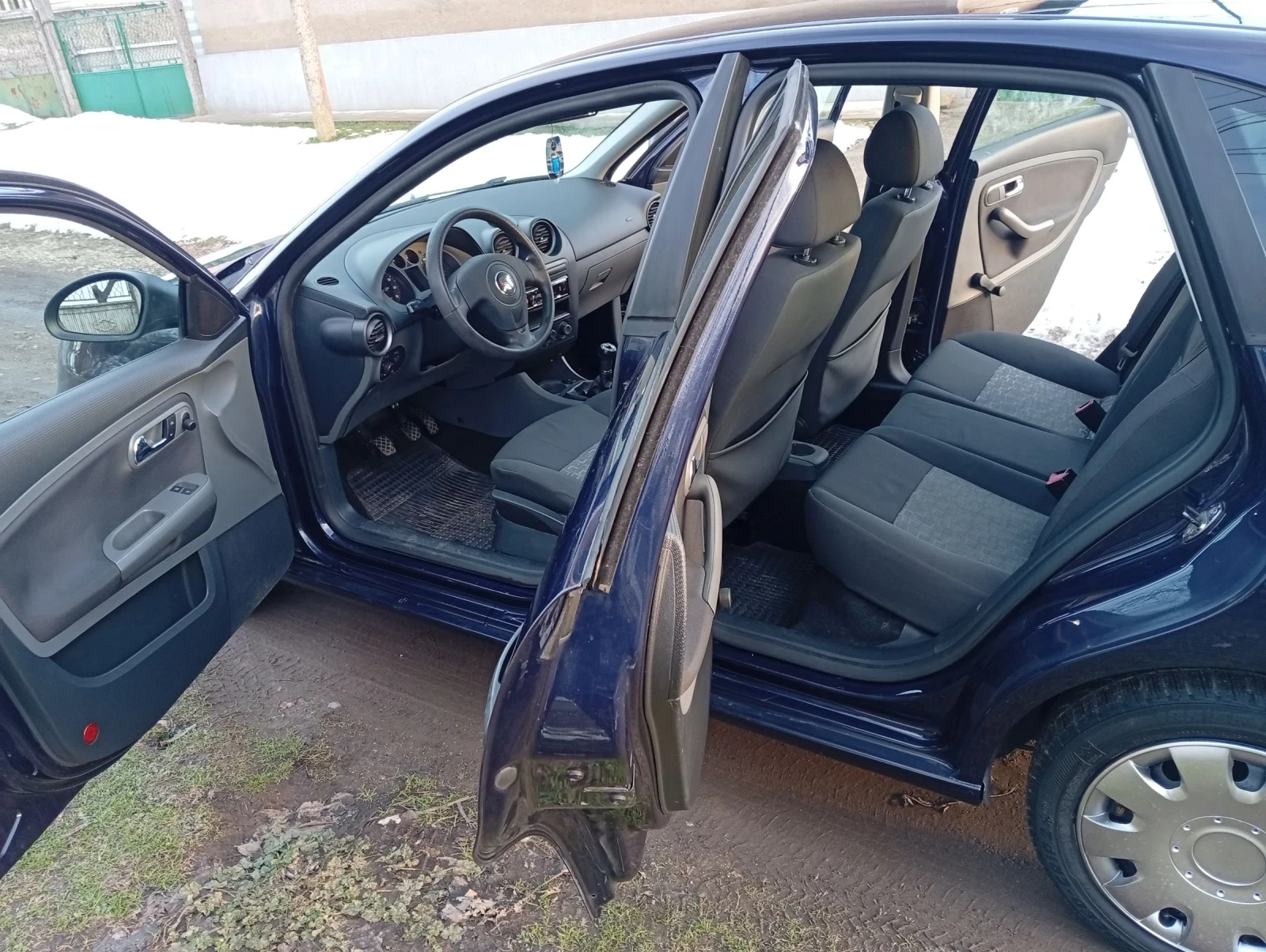 Seat Ibiza 1.2 i, снимка 11 - Автомобили и джипове - 53950042