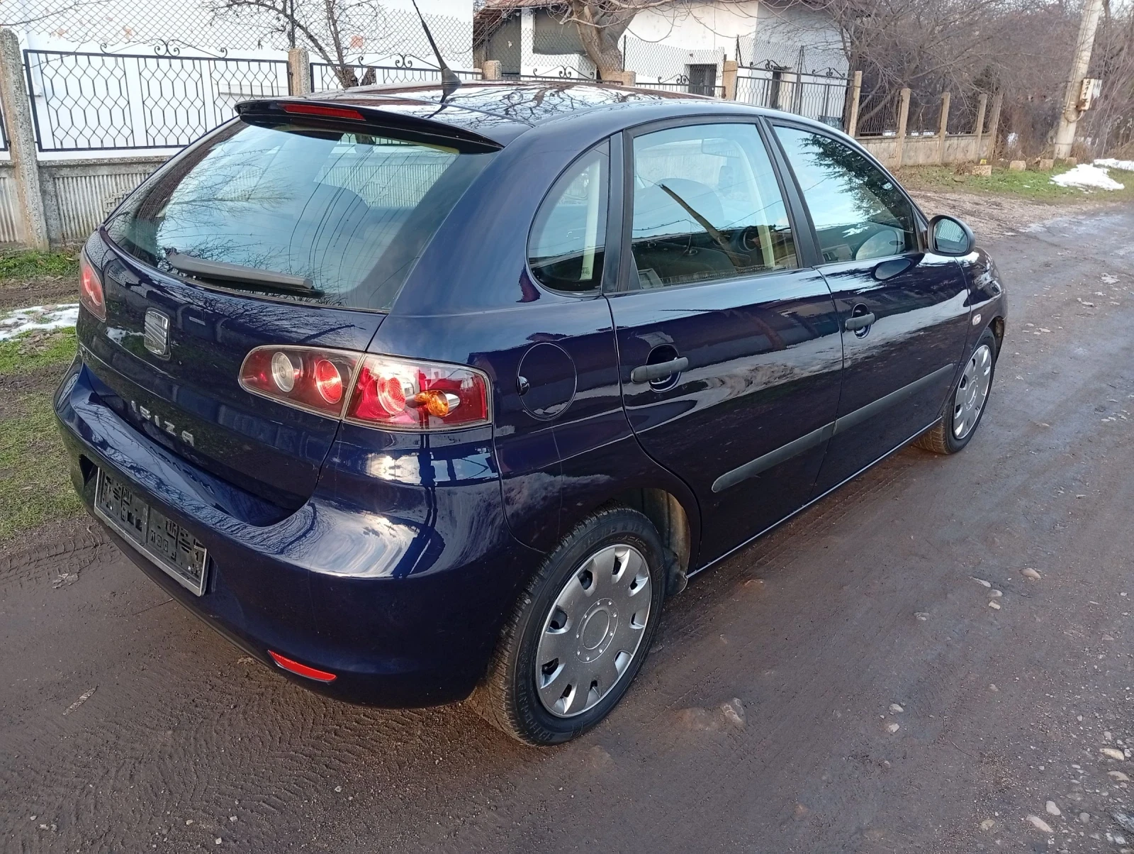 Seat Ibiza 1.2 i, снимка 6 - Автомобили и джипове - 53950042