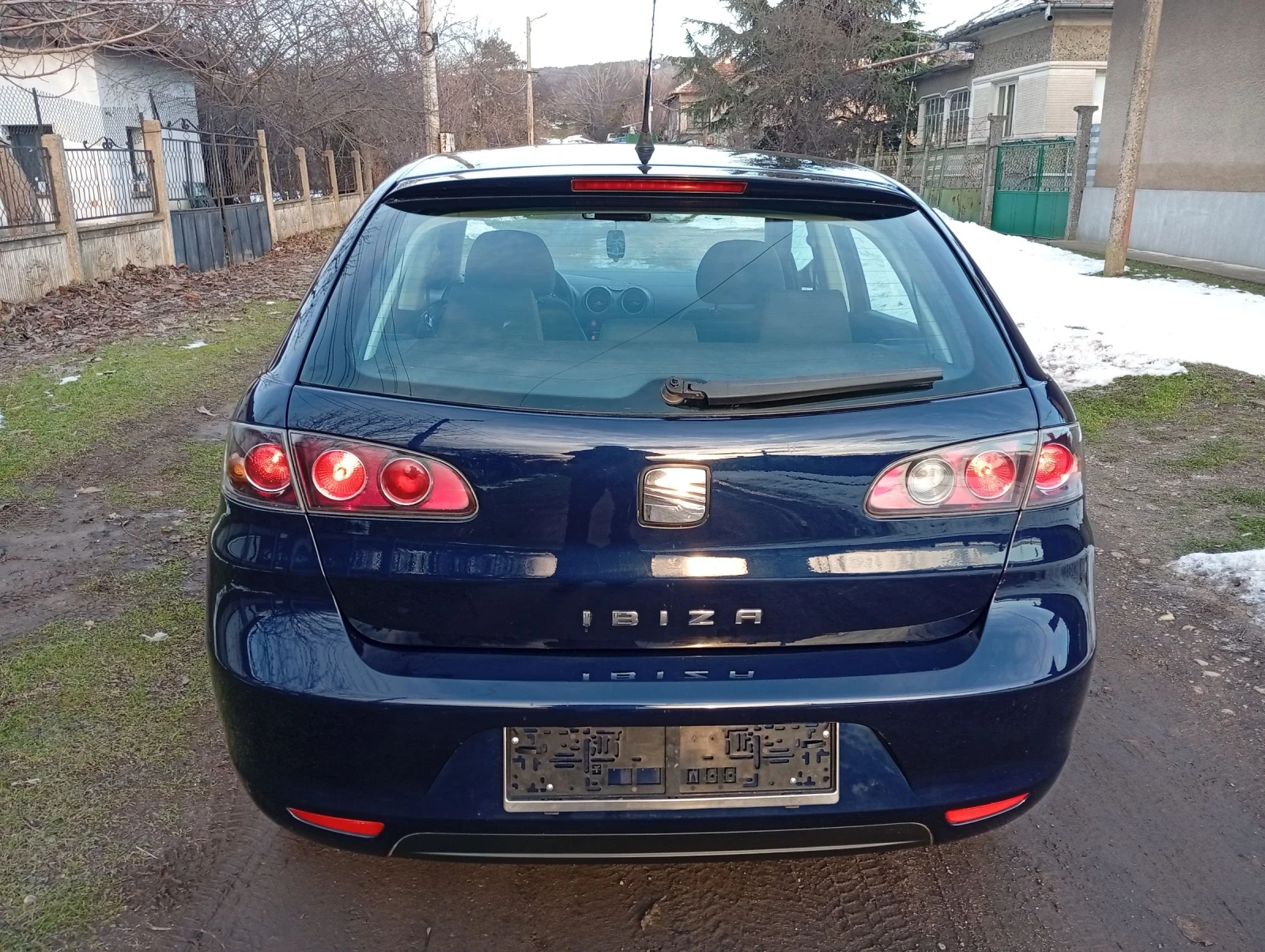 Seat Ibiza 1.2 i, снимка 8 - Автомобили и джипове - 53950042