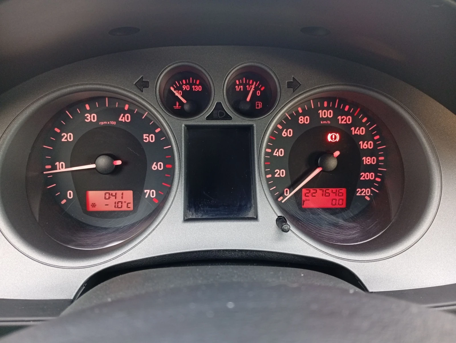 Seat Ibiza 1.2 i, снимка 15 - Автомобили и джипове - 53950042