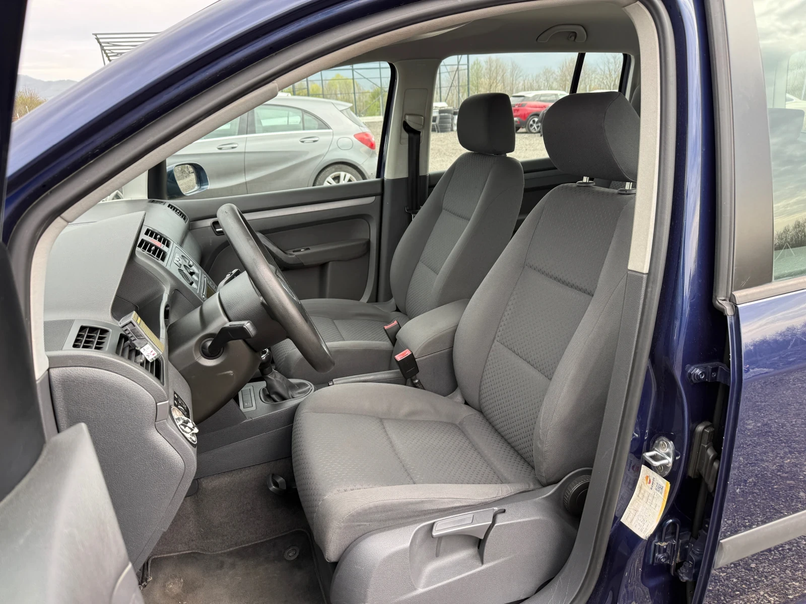 VW Touran, снимка 9 - Автомобили и джипове - 54566467