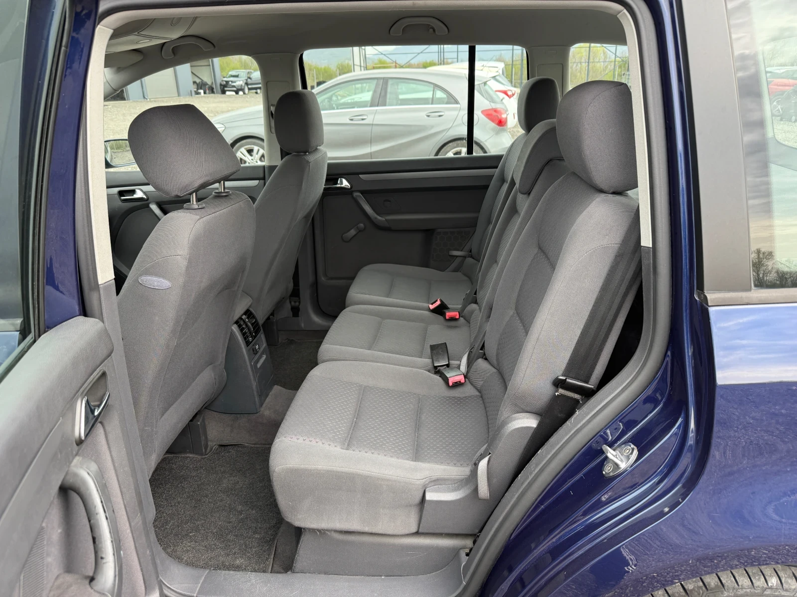 VW Touran, снимка 10 - Автомобили и джипове - 54566467