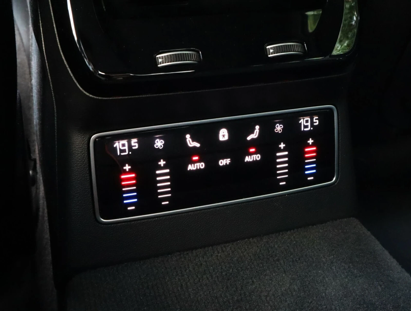 Audi A6 2.0TDI/Distronic/Side Assist/Pasenger Disp./Камера, снимка 14 - Автомобили и джипове - 55245459