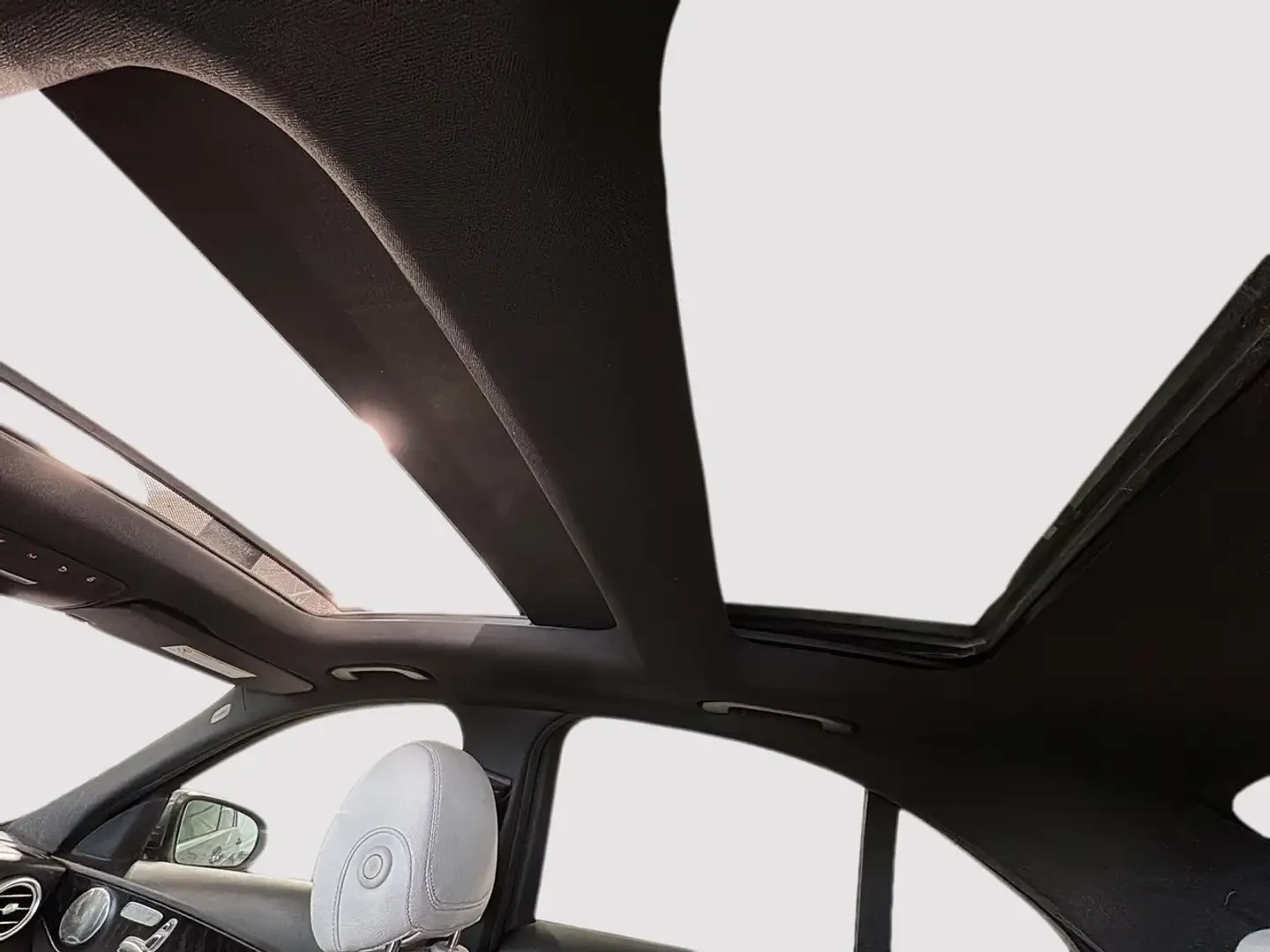 Mercedes-Benz C 300 4MATIC/AMG LINE/PANORAMA/360CAM/BURMESTER, снимка 13 - Автомобили и джипове - 55265445