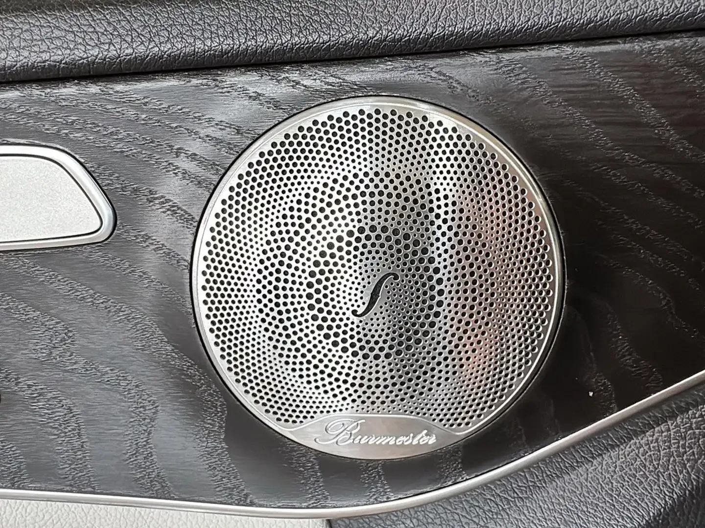 Mercedes-Benz C 300 4MATIC/AMG LINE/PANORAMA/360CAM/BURMESTER, снимка 16 - Автомобили и джипове - 55265445