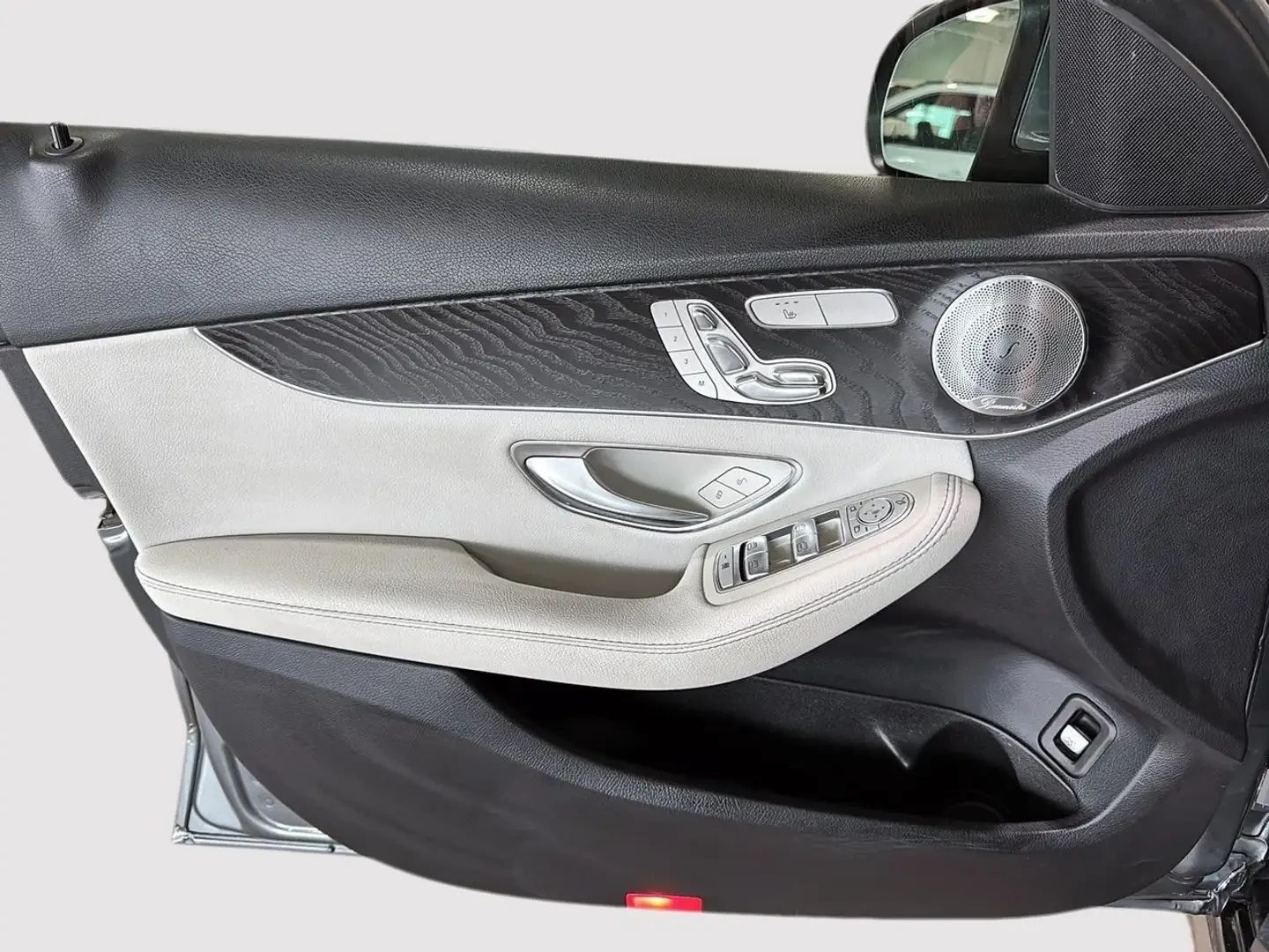 Mercedes-Benz C 300 4MATIC/AMG LINE/PANORAMA/360CAM/BURMESTER, снимка 10 - Автомобили и джипове - 55265445