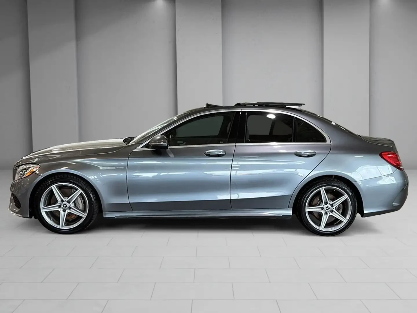 Mercedes-Benz C 300 4MATIC/AMG LINE/PANORAMA/360CAM/BURMESTER, снимка 3 - Автомобили и джипове - 55265445
