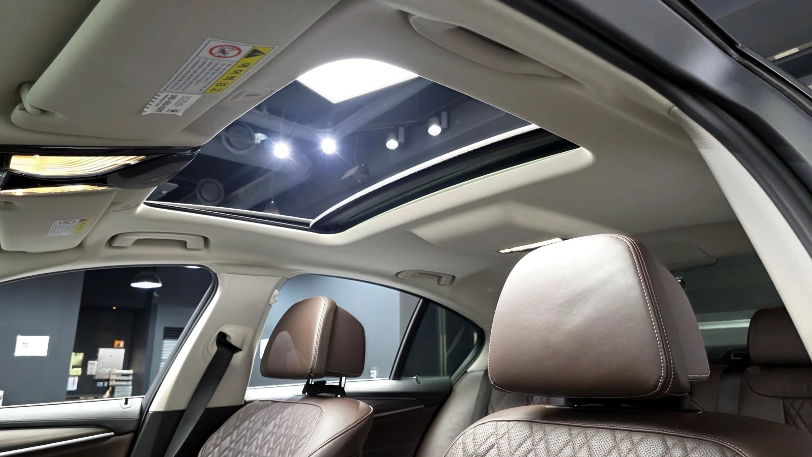 BMW 530 i xDrive Luxury Plus, снимка 14 - Автомобили и джипове - 55834262