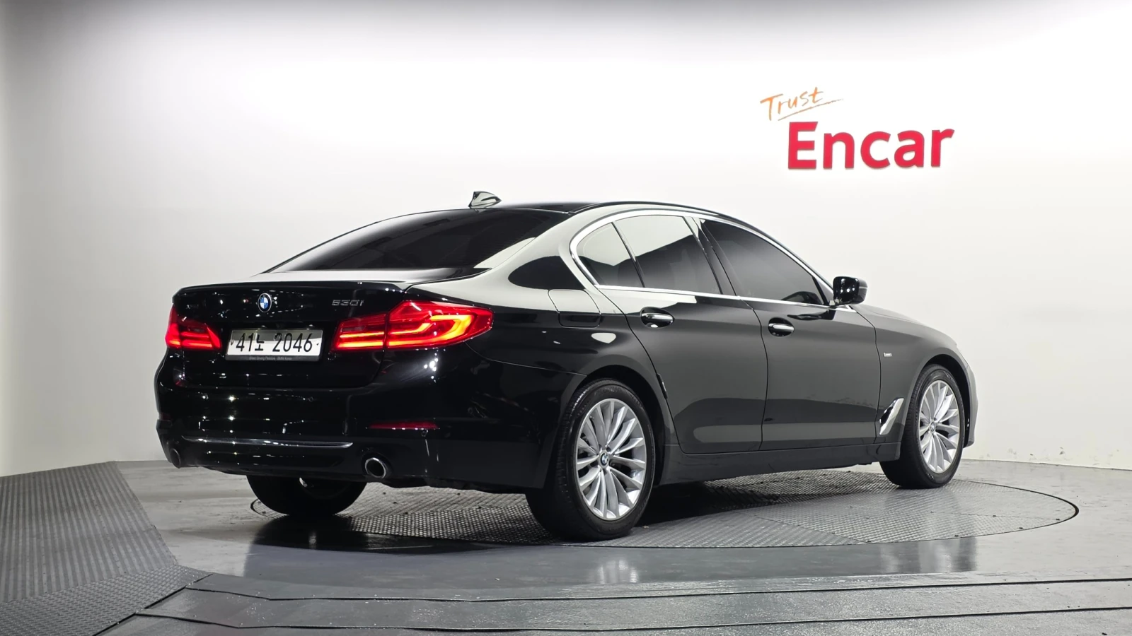 BMW 530 i xDrive Luxury Plus, снимка 2 - Автомобили и джипове - 55834262