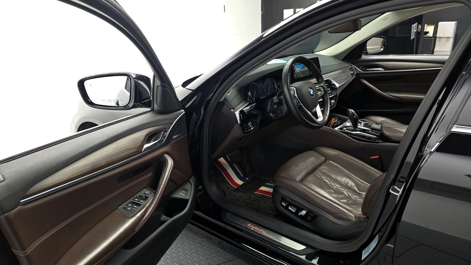 BMW 530 i xDrive Luxury Plus, снимка 9 - Автомобили и джипове - 55834262