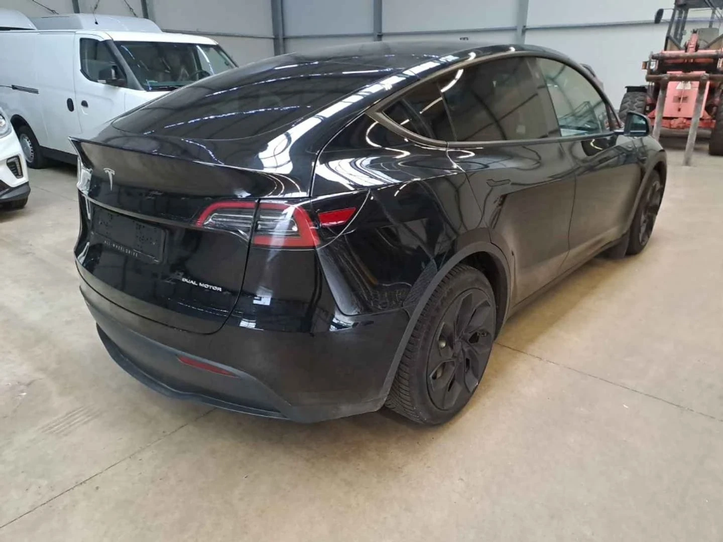 Tesla Model Y LONG RANGE/DUALMOTOR/AWD/ГАРАНЦИЯ/ЕВРОПЕЙСКА, снимка 3 - Автомобили и джипове - 55922708