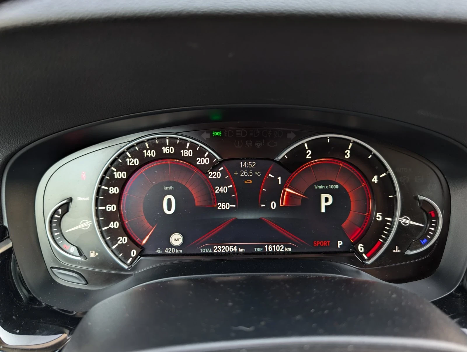 BMW 520 2.0d/Xdrive/Head-Up/амбиент/обдухване, снимка 9 - Автомобили и джипове - 56201006