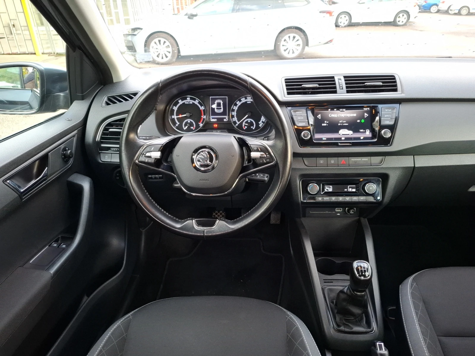Skoda Fabia 1.0 MPI, снимка 10 - Автомобили и джипове - 56747856
