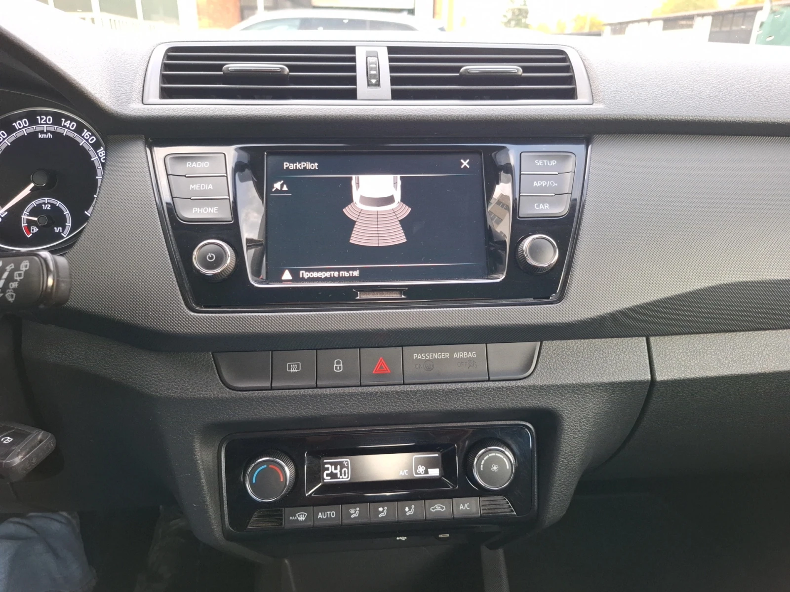 Skoda Fabia 1.0 MPI, снимка 12 - Автомобили и джипове - 56747856