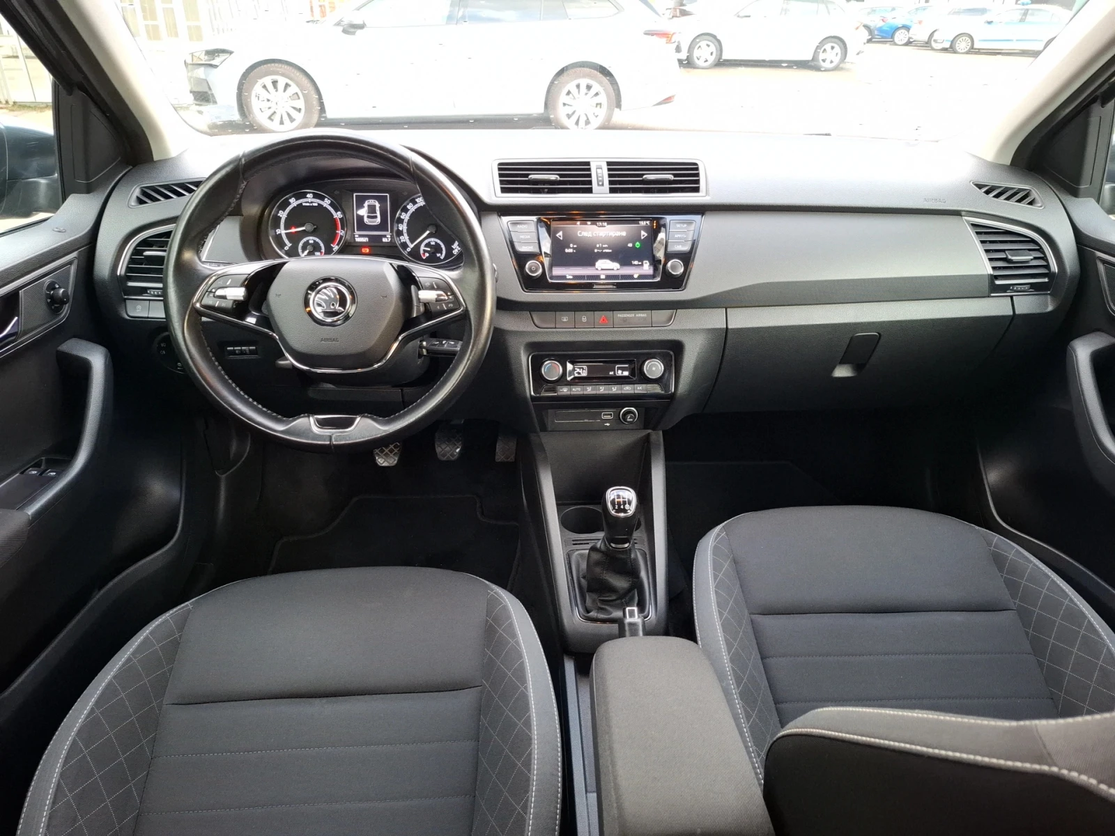 Skoda Fabia 1.0 MPI, снимка 9 - Автомобили и джипове - 56747856