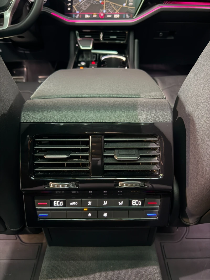 VW Touareg FULL/LIZING/4x4/PANO, снимка 8 - Автомобили и джипове - 51904915