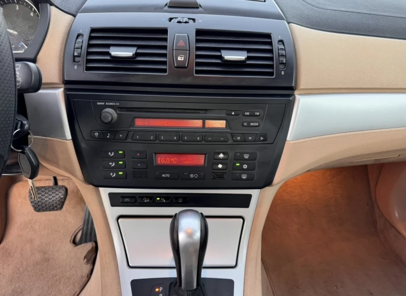 BMW X3 2.0D / Автомат, снимка 9 - Автомобили и джипове - 51790579