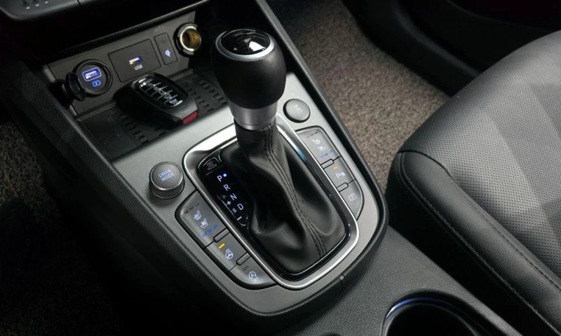 Hyundai Kona Gasoline 1.6 Turbo 4WD Inspiration, снимка 9 - Автомобили и джипове - 52112837