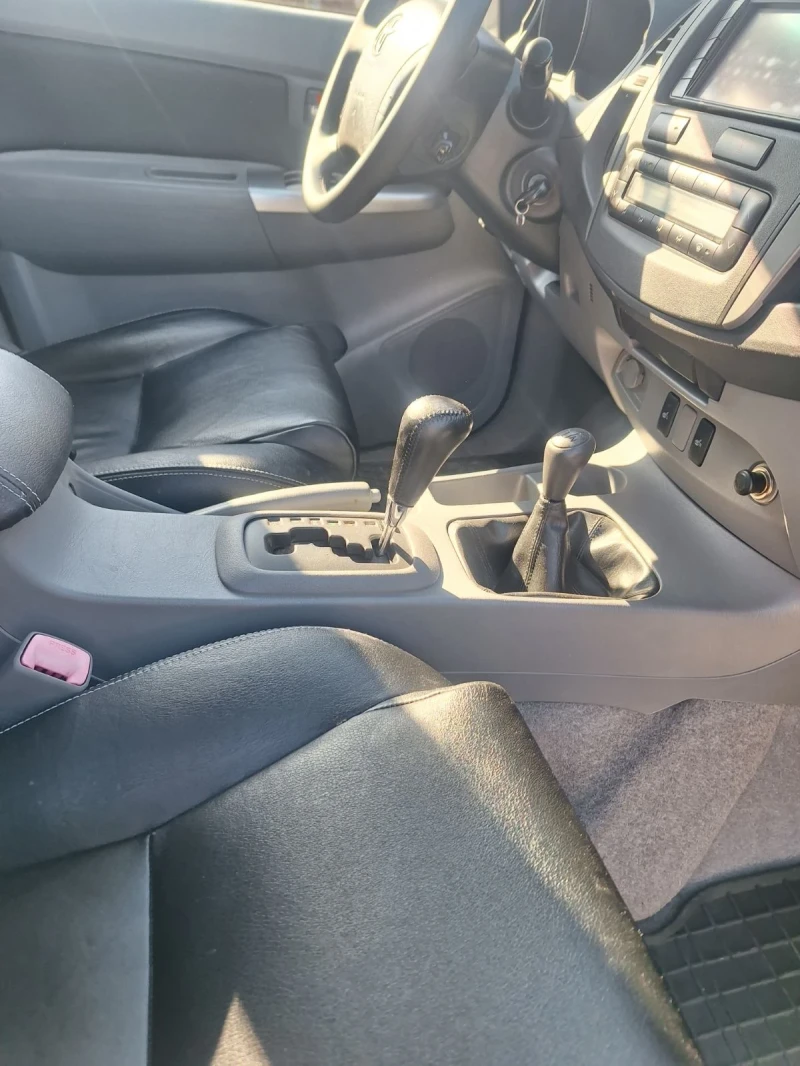 Toyota Hilux, снимка 10 - Автомобили и джипове - 52419260