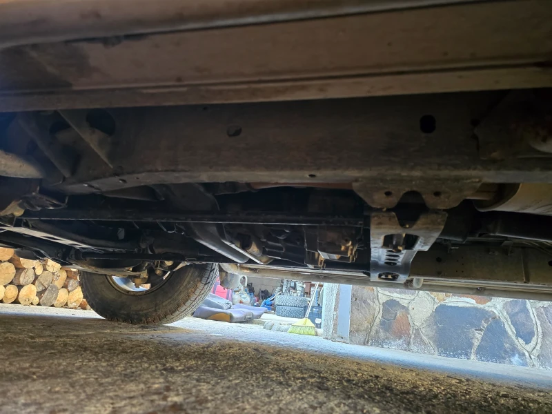 Nissan Terrano, снимка 13 - Автомобили и джипове - 53198911