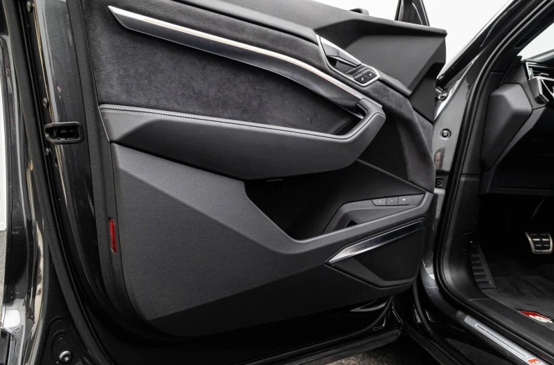 Audi SQ8 E-TRON/SPORTBACK/B&O/PANO/360/MATRIX/HEAD UP/, снимка 8 - Автомобили и джипове - 53438429