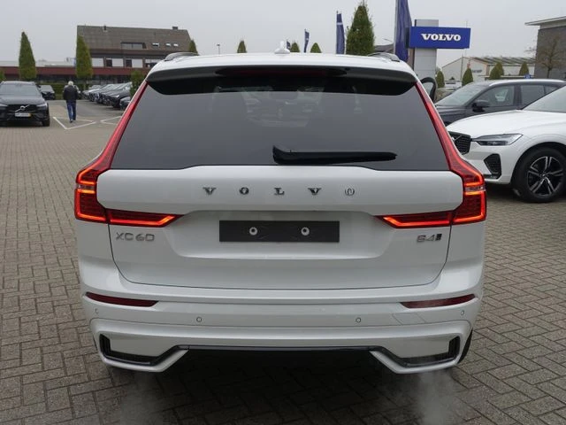 Volvo XC60 B4D AWD Plus Dark, снимка 3 - Автомобили и джипове - 48129571