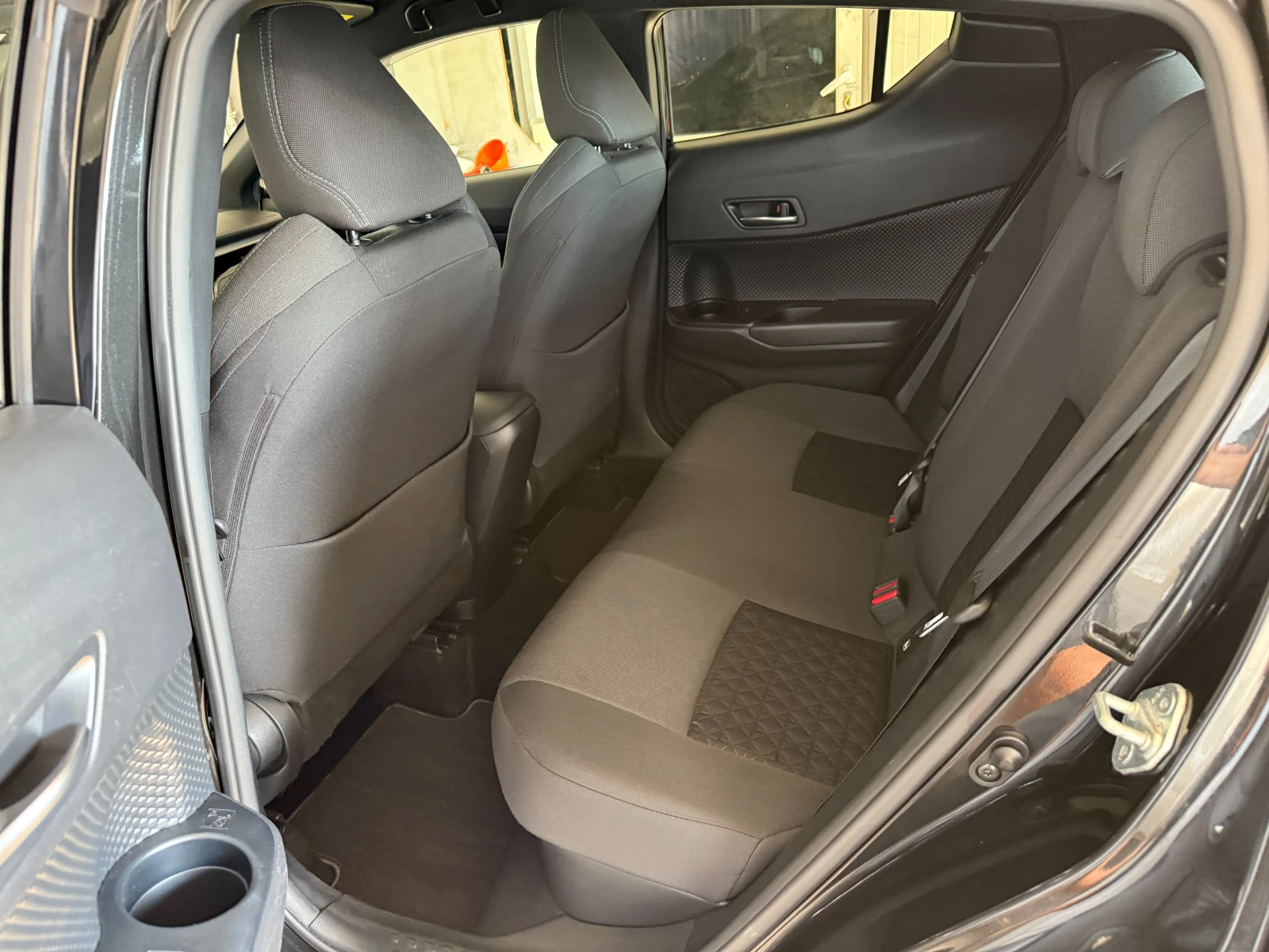 Toyota C-HR 2.0i* 184к* СЕРВИЗНА КНИЖКА С ПЪЛНА ИСТОРИЯ В ТОЙО - изображение 9