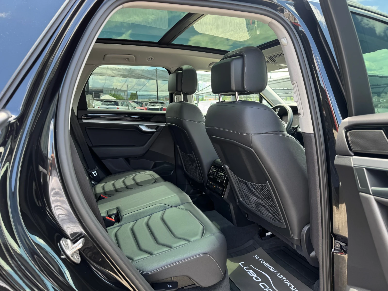 VW Touareg 3.0TDI-KEYLESS-PANORAMA-MEMORY-ПОДГРЕВ-93000км., снимка 16 - Автомобили и джипове - 54967692