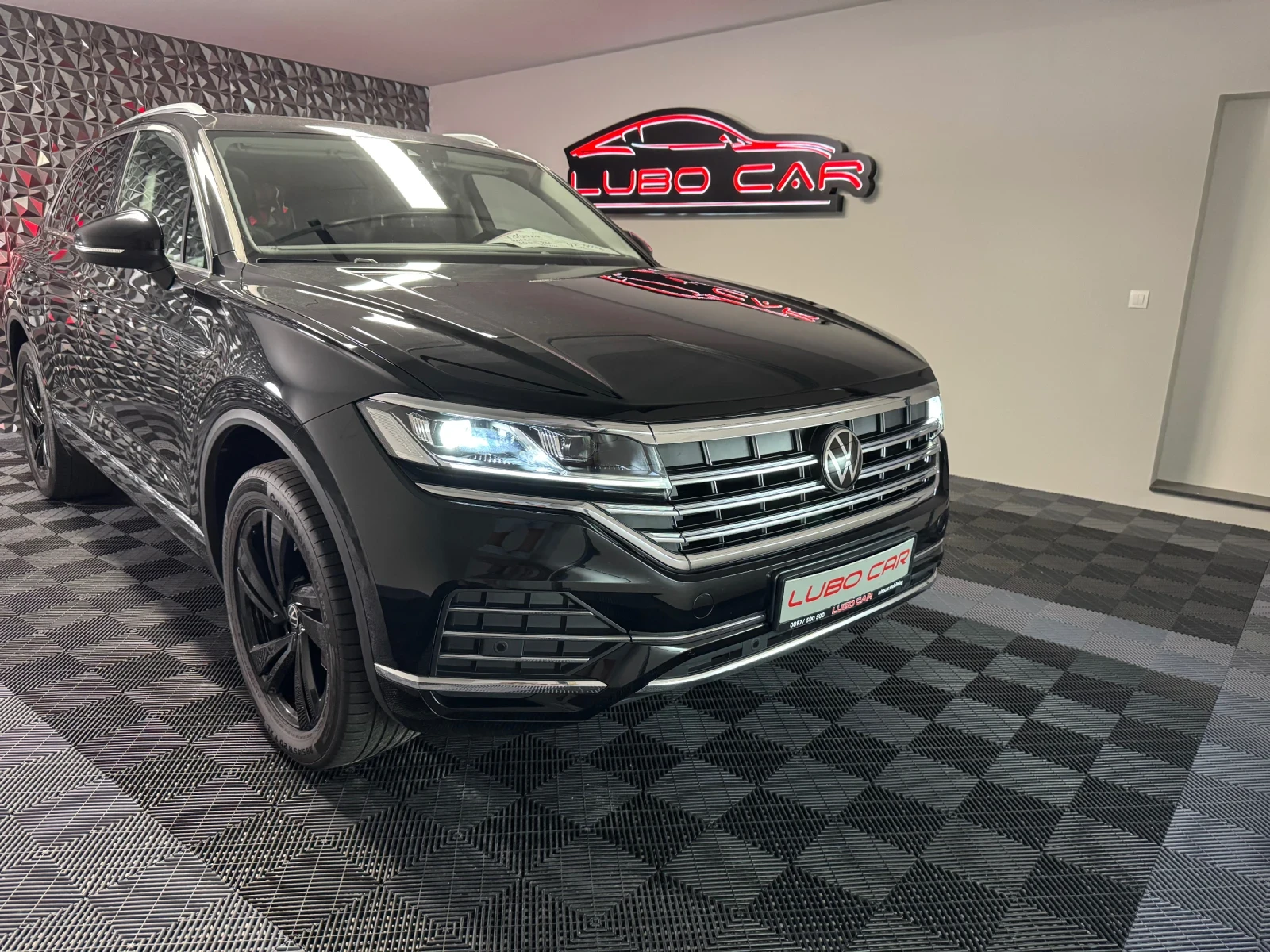 VW Touareg 3.0TDI-KEYLESS-PANORAMA-MEMORY-ПОДГРЕВ-93000км.