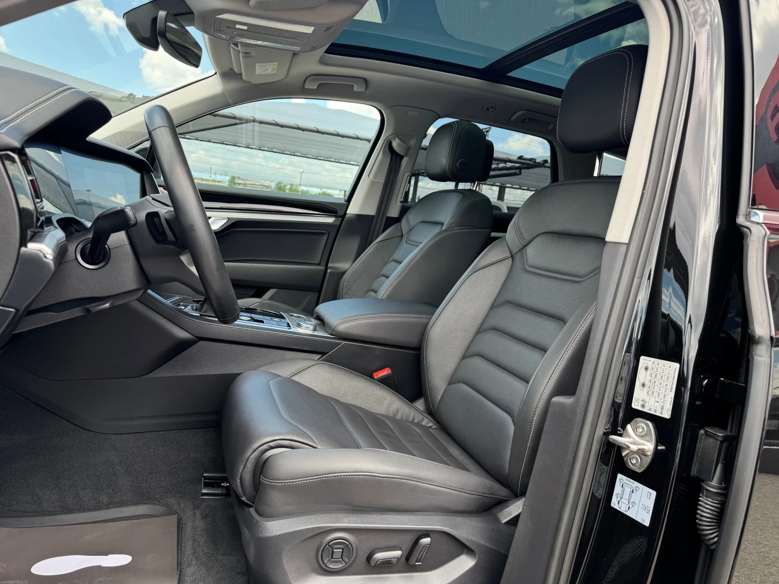 VW Touareg 3.0TDI-KEYLESS-PANORAMA-MEMORY-ПОДГРЕВ-93000км., снимка 8 - Автомобили и джипове - 54967692