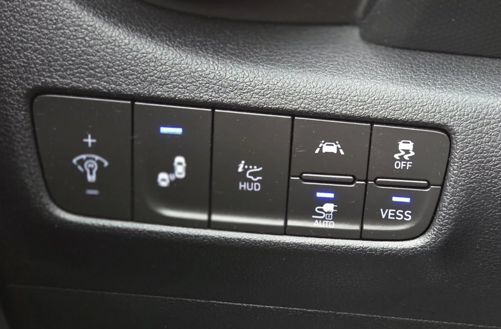Hyundai Kona SOH100%ГАРАНЦИОННА/СЕРВИЗНА КНИЖКА, снимка 13 - Автомобили и джипове - 55005737
