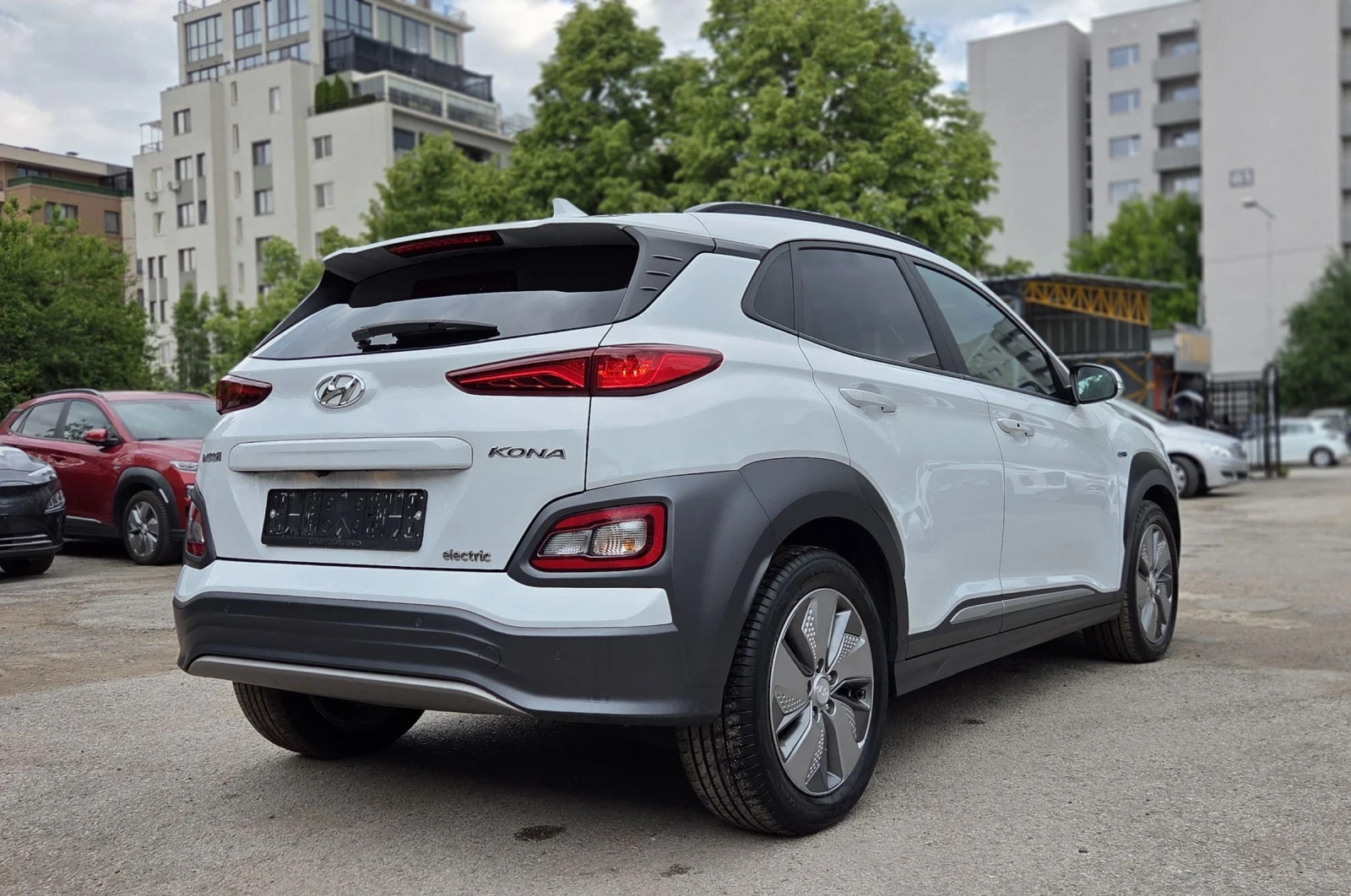 Hyundai Kona SOH100%ГАРАНЦИОННА/СЕРВИЗНА КНИЖКА, снимка 4 - Автомобили и джипове - 55005737