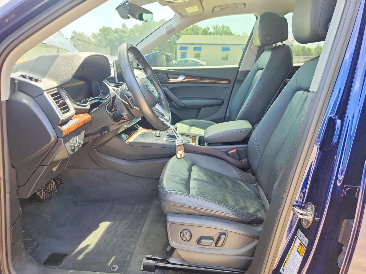 Audi Q8 QUATTRO* PREMIUM* PLUS* ДИГ.ТАБЛО* КАМЕРА* KEYLESS, снимка 8 - Автомобили и джипове - 55616785