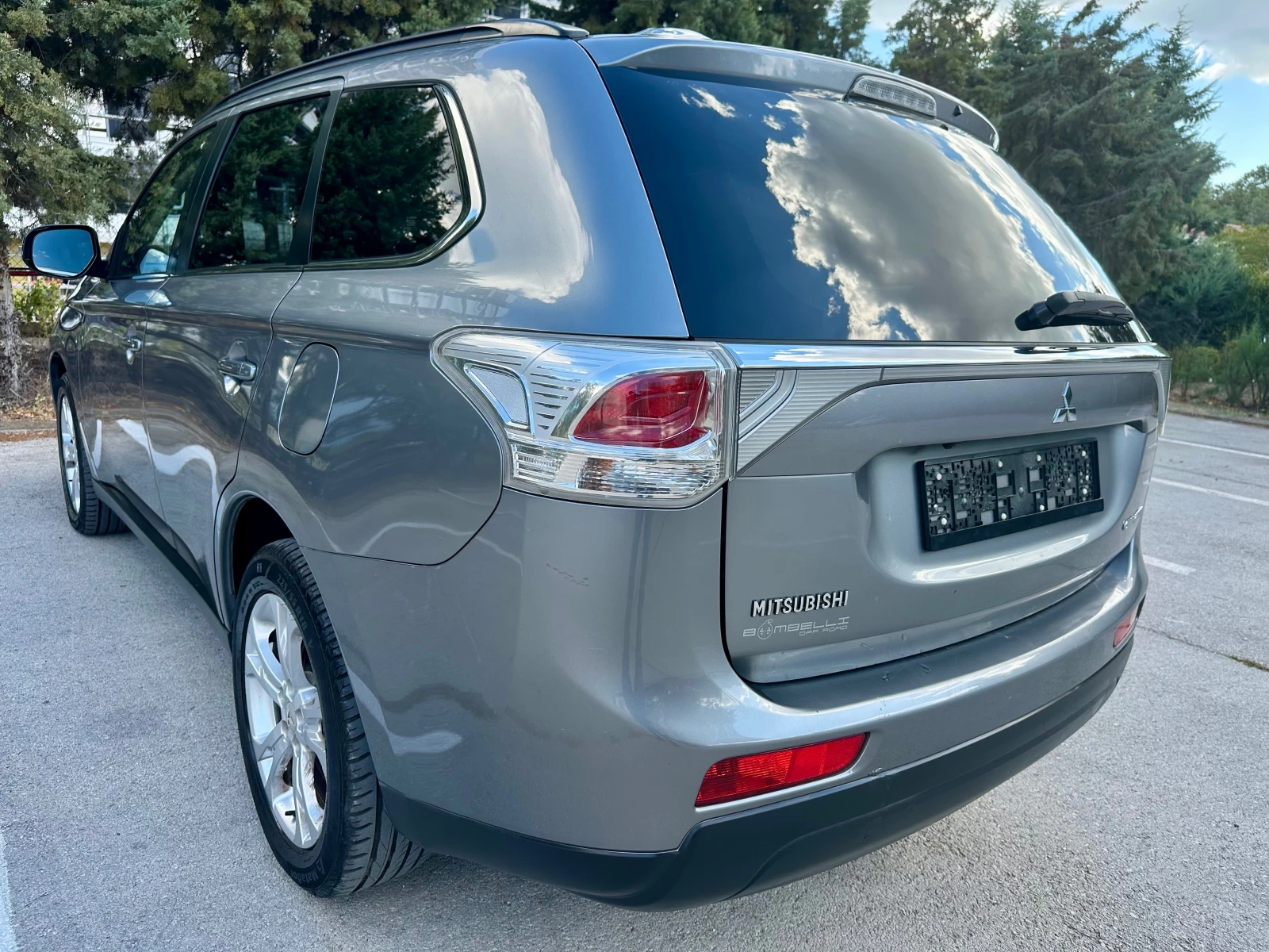 Mitsubishi Outlander 2.2 D * АВТОМАТ* , снимка 3 - Автомобили и джипове - 56326393