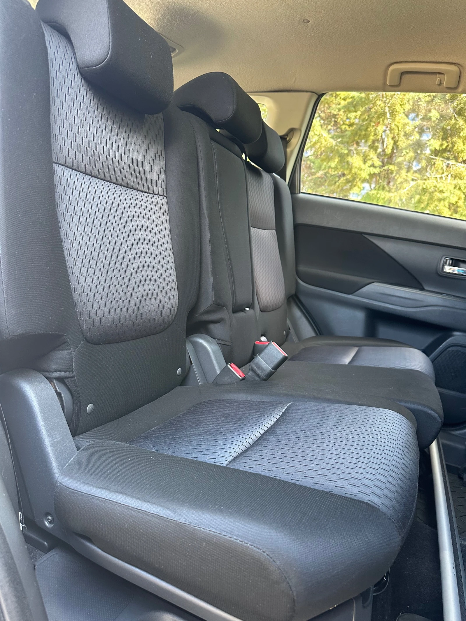Mitsubishi Outlander 2.2 D * АВТОМАТ* , снимка 13 - Автомобили и джипове - 56326393