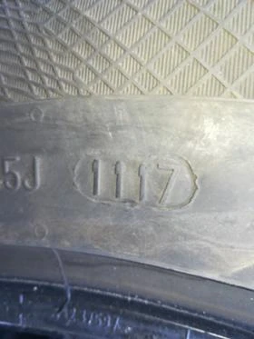 Гуми Зимни 215/65R17, снимка 7
