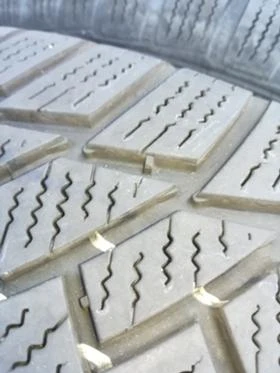 Гуми Зимни 215/65R17, снимка 5