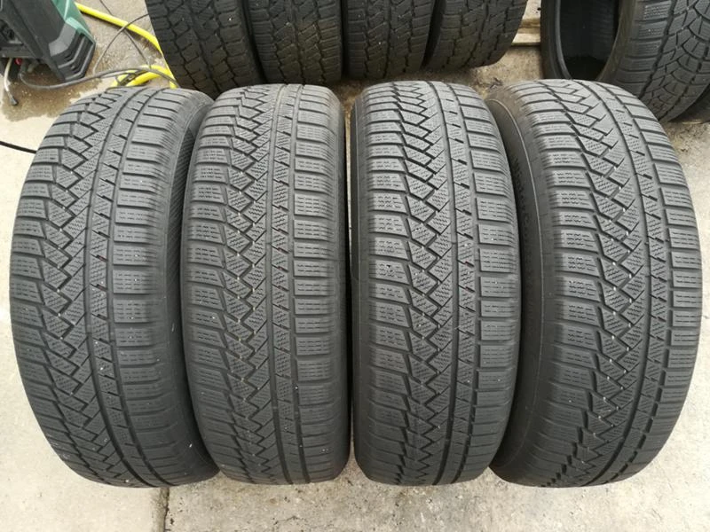 Гуми Зимни 215/65R17, снимка 1 - Гуми и джанти - 30243104